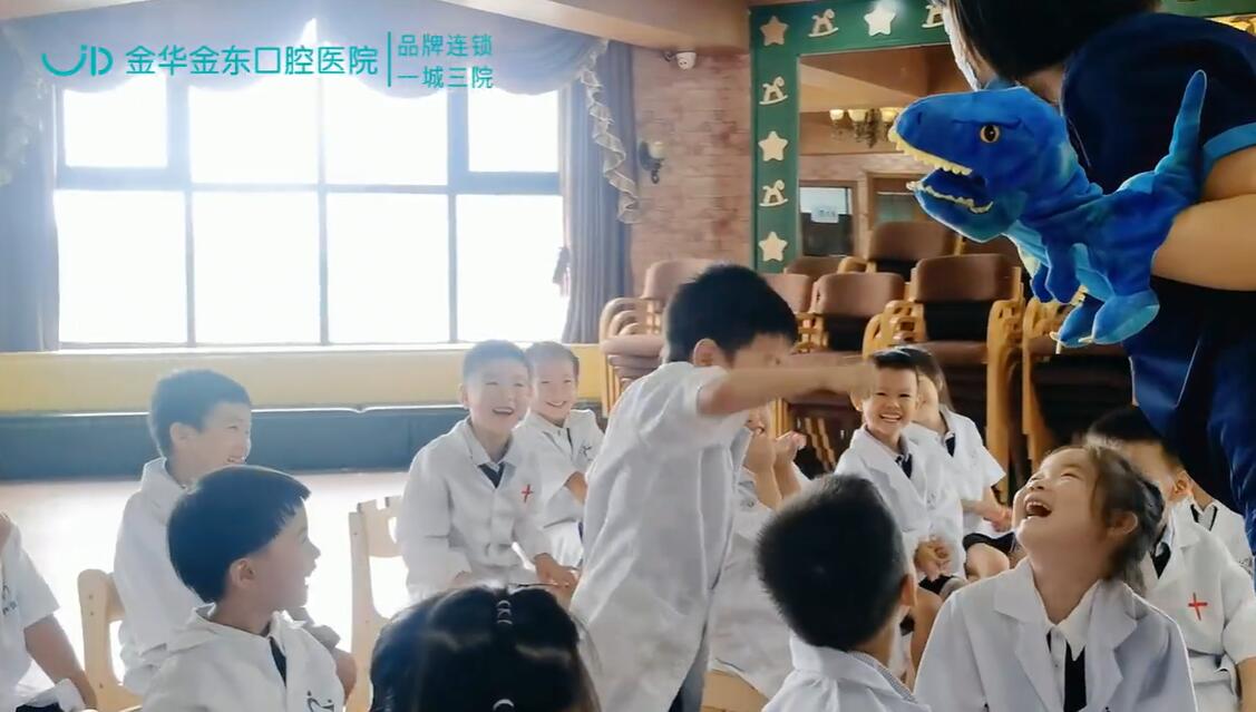 你见过这么可爱的小牙医吗